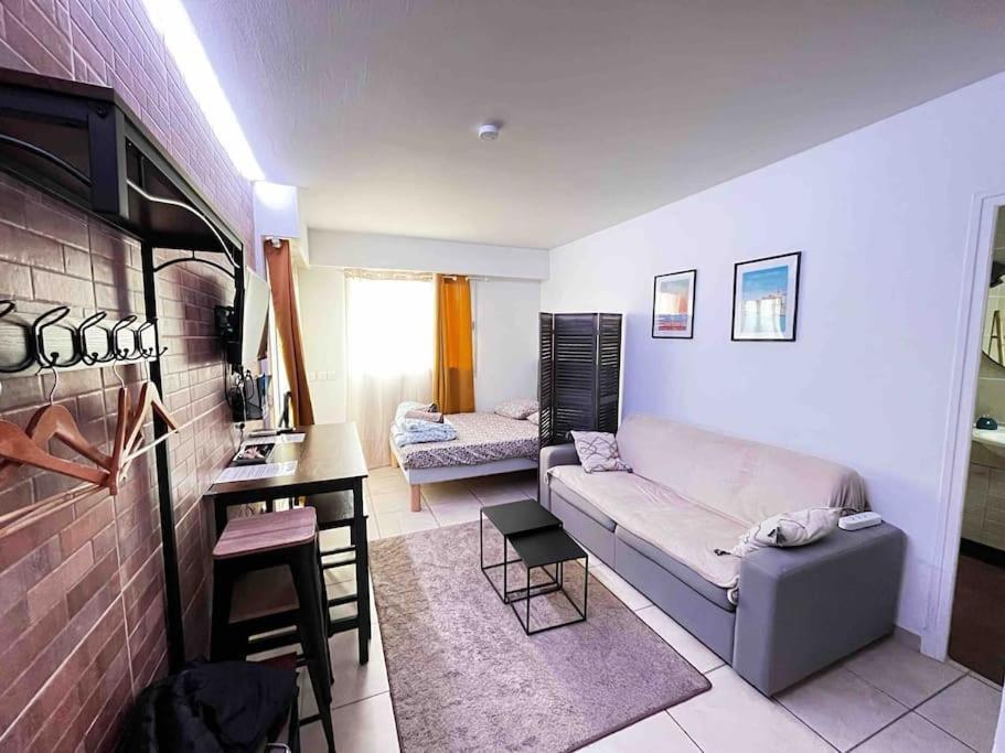 Parking + Piscine, Tout Confort, Proche Aeroport & Mer Saint-Laurent-du-Var Ngoại thất bức ảnh